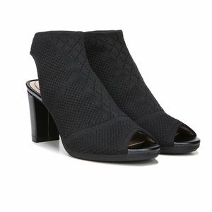 Lifestride “Alita” Slingbacks!  Never worn - size 6